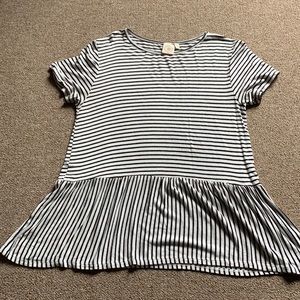Live in the moment size small top
